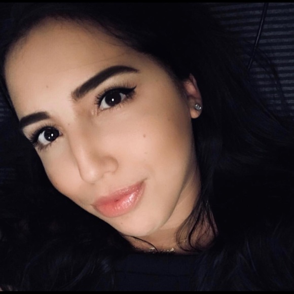 Meet your Posher, Jessica - Picture 1 of 1